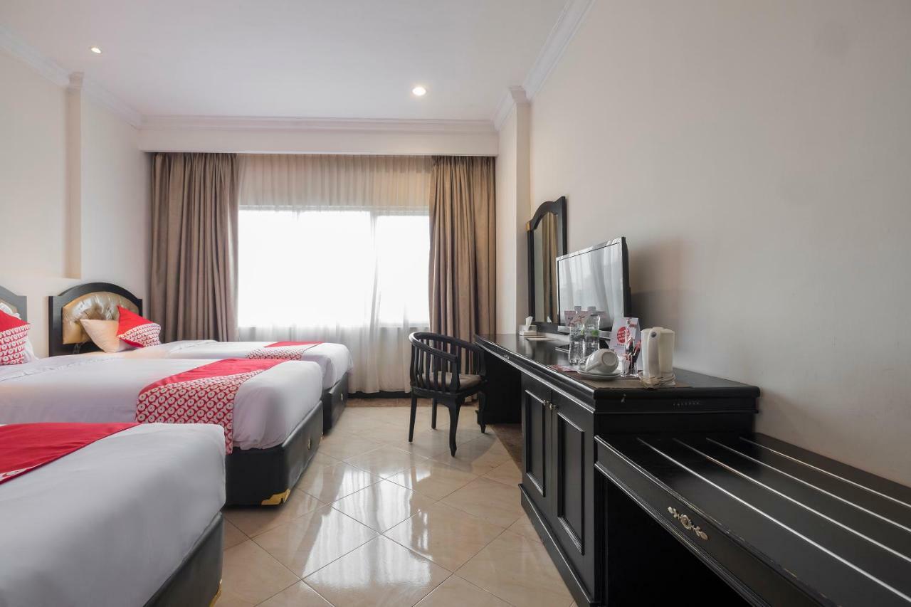 Hotel Sutomo Makassar Exterior photo
